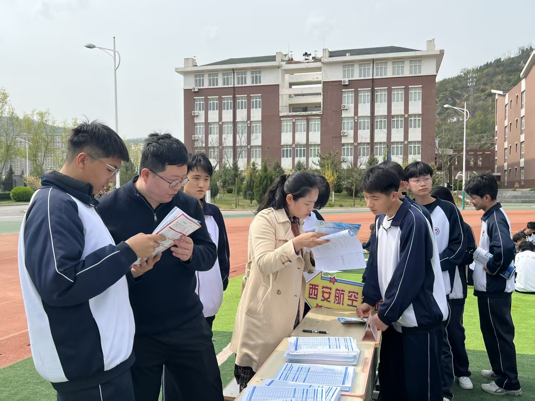 国际工公司一行赴延安地区开展招生宣传活动